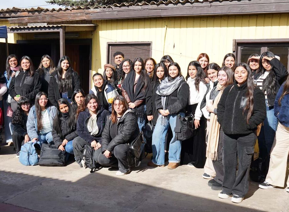 Estudiantes de Educación de Párvulos de la Universidad de La Serena visitan Casa de Piedra